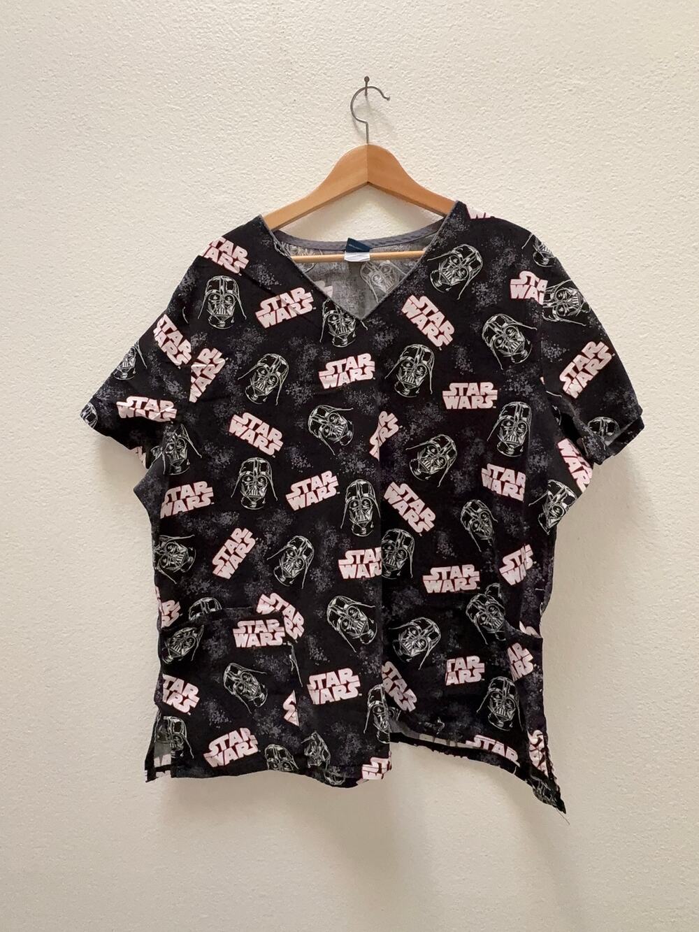 Cherokee Tooniforms Star Wars Darth Vader V-Neck Scrub Size 2X/2XG